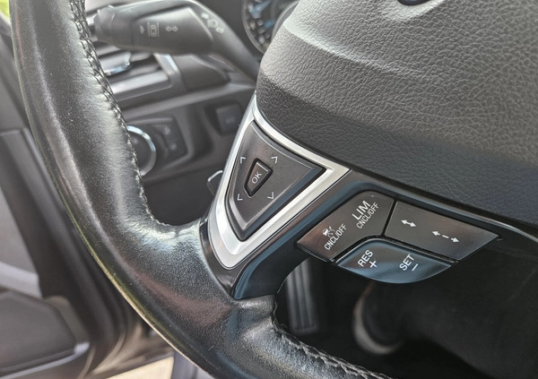 Ford Mondeo cena 56900 przebieg: 240000, rok produkcji 2015 z Sulejówek małe 781